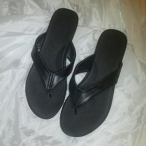 NWOT boc flip flops